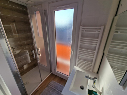 Pleasant double bedroom near Université Claude Bernard Lyon 1 - Gallery - 5