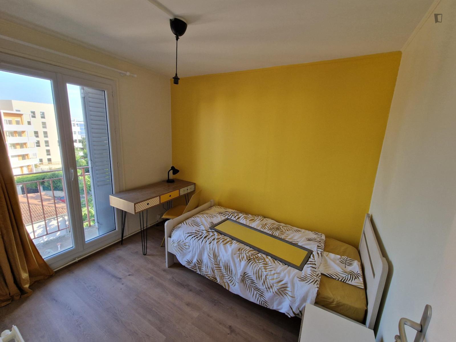 Comfy Double Bedroom With A Balcony, In Villeurbanne - 1