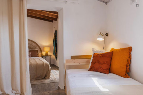 Adorable 2 Bedroom House with a backyard close to Ericeira