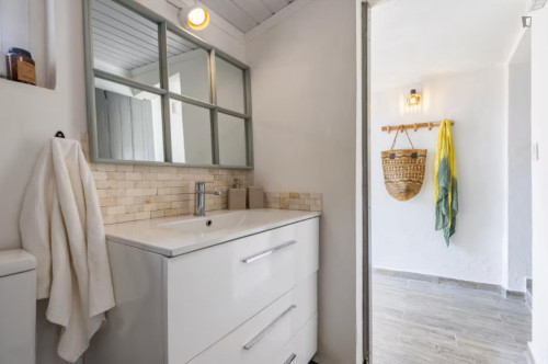 Adorable 2 Bedroom House with a backyard close to Ericeira