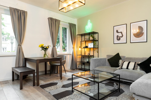 WELL DESIGN 1 BEDROOM APARTMENT