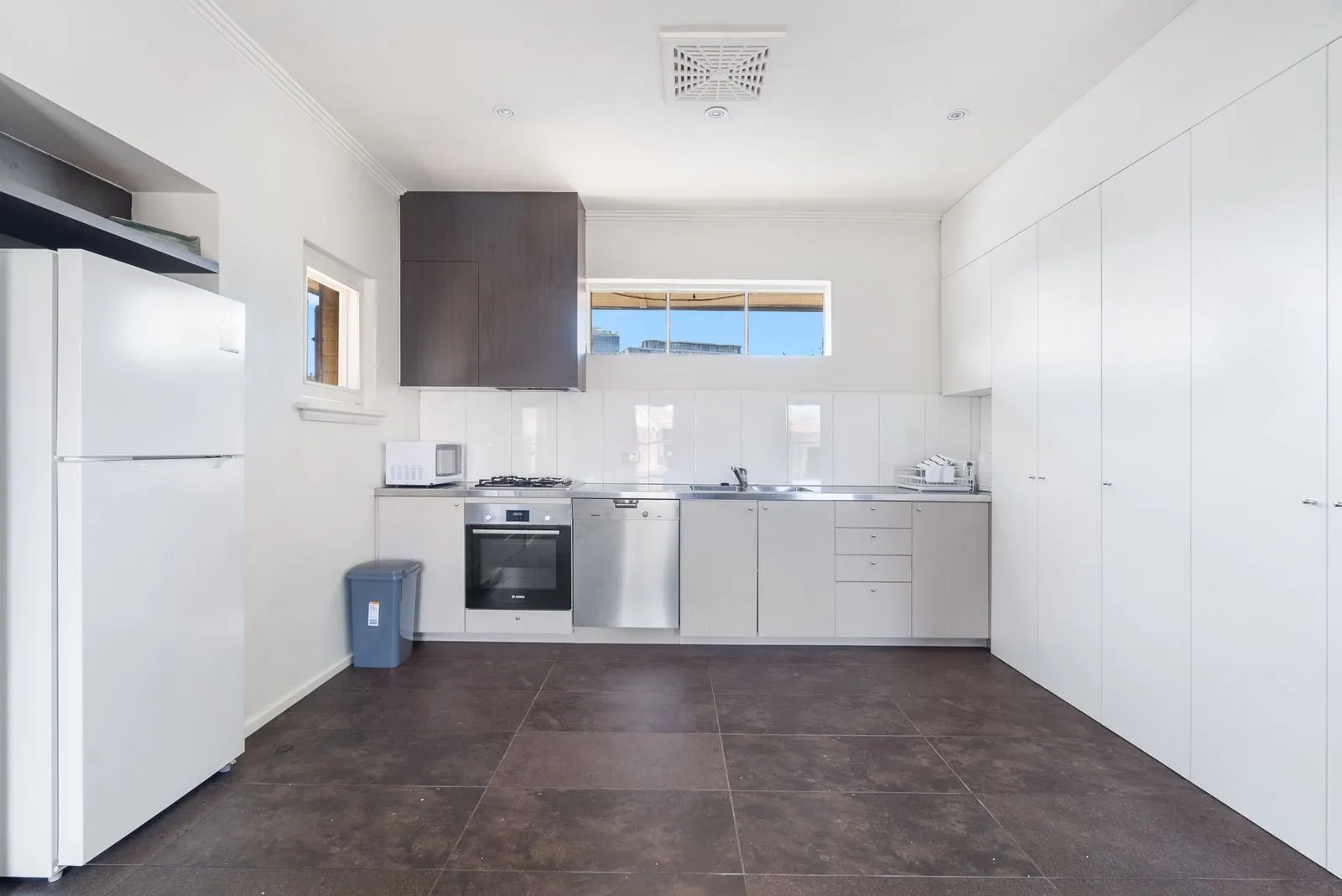  3 Rooms - 1 Bath  -  Port Melbourne  - Gallery -  12
