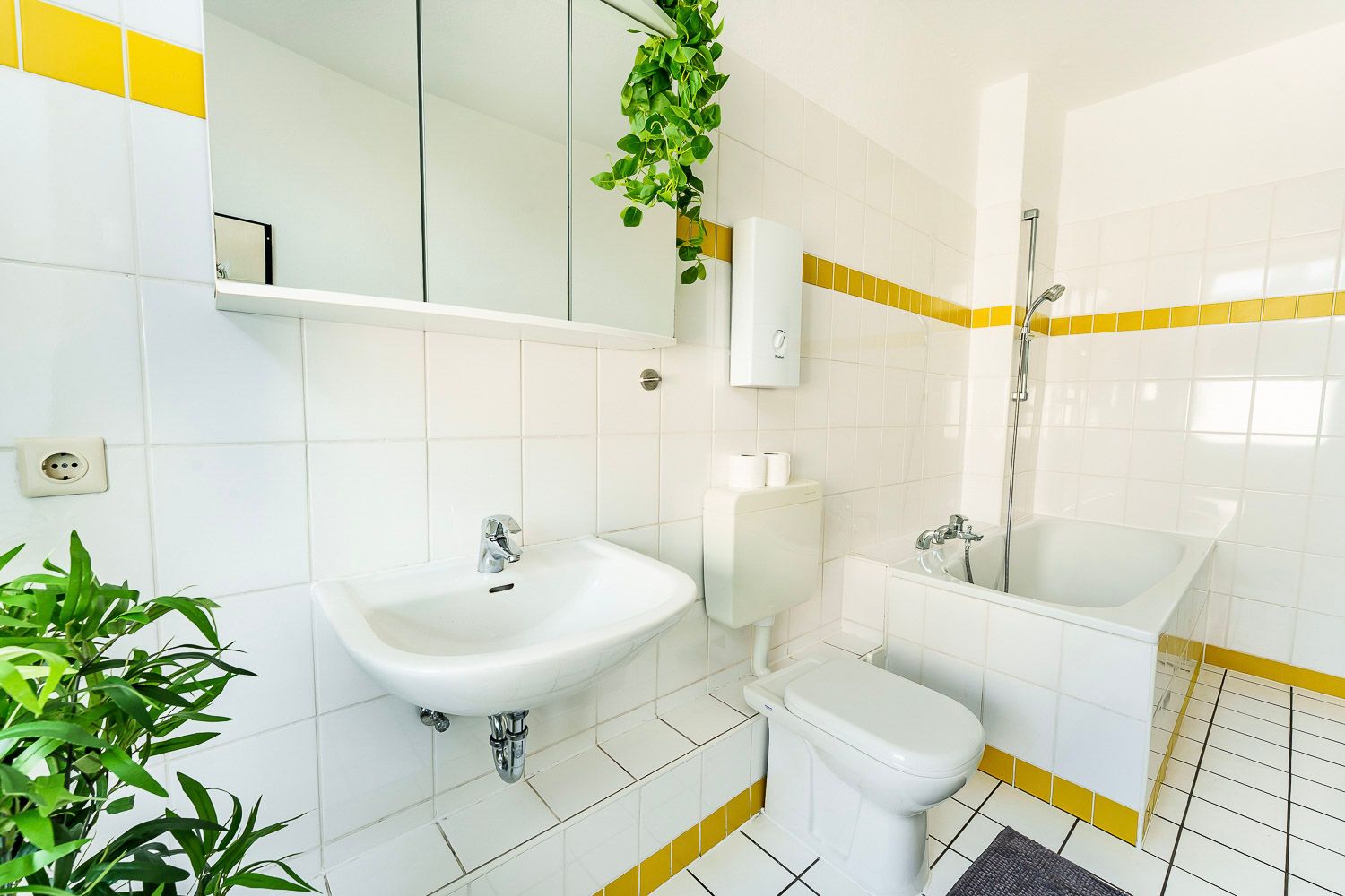 Modern Apartment For Up To 5 Guests | Wi-Fi, Parking & Coffee Machine - Modern Apartment for Up to 5 Guests | Wi-Fi, Parking & Coffee Machine - Gallery - 2