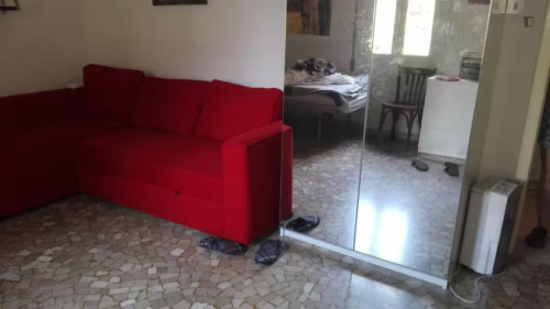 Spacious single bedroom well connected to the city center