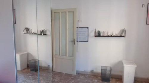 Spacious single bedroom well connected to the city center