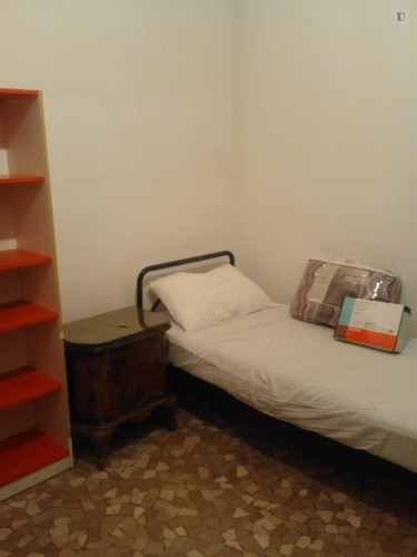 Cozy single bedroom well connected to the city center