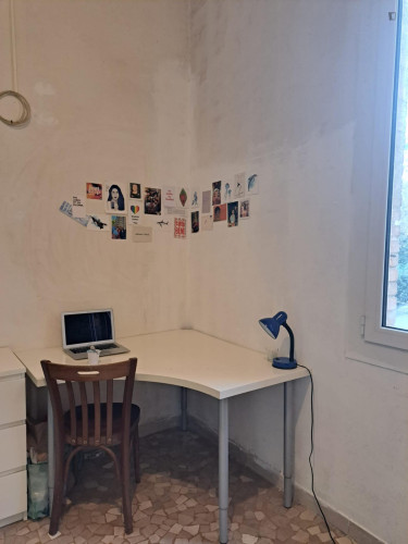 Comfortable single bedroom well connected to the city center