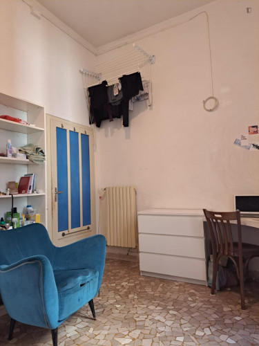 Comfortable single bedroom well connected to the city center