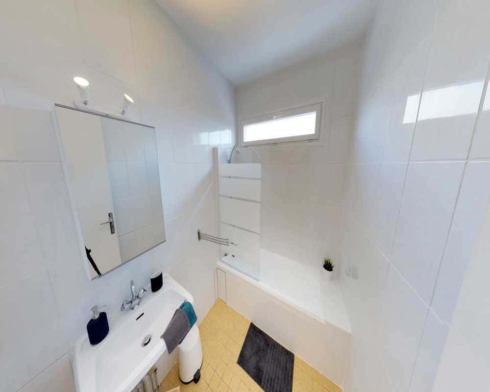  5 Bedrooms - 2 Bathrooms  -  Chambre dans le rue Marius Berliet  - Gallery -  9