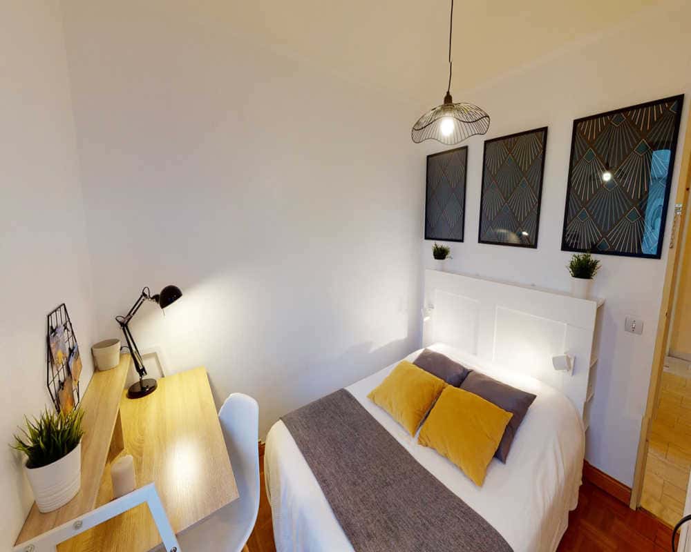  5 Bedrooms - 2 Bathrooms  -  Chambre dans le rue des Trois Pierres  - Gallery -  1