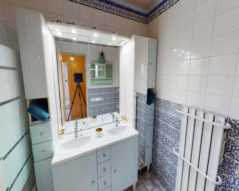  5 Bedrooms - 2 Bathrooms  -  Chambre dans le rue des Trois Pierres  - Gallery -  3