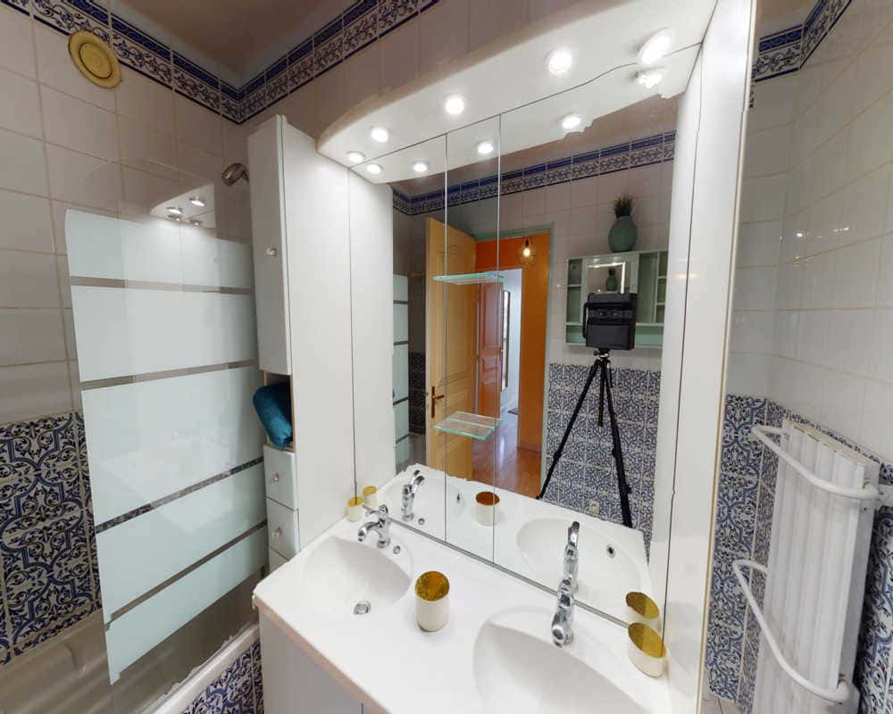  5 Bedrooms - 2 Bathrooms  -  Chambre dans le rue des Trois Pierres  - Gallery -  5