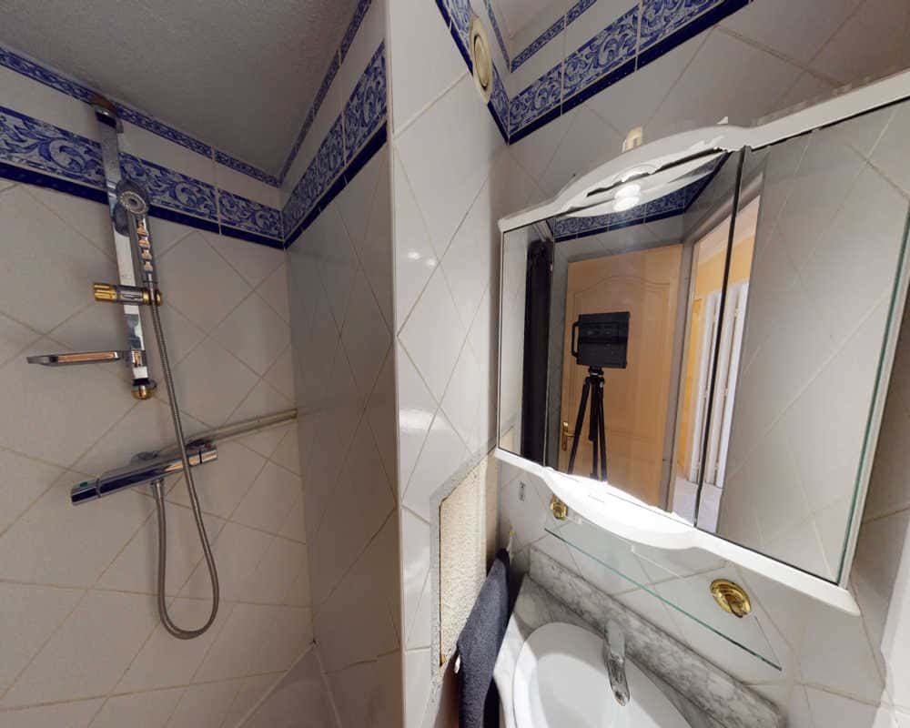  5 Bedrooms - 2 Bathrooms  -  Chambre dans le rue des Trois Pierres  - Gallery -  8