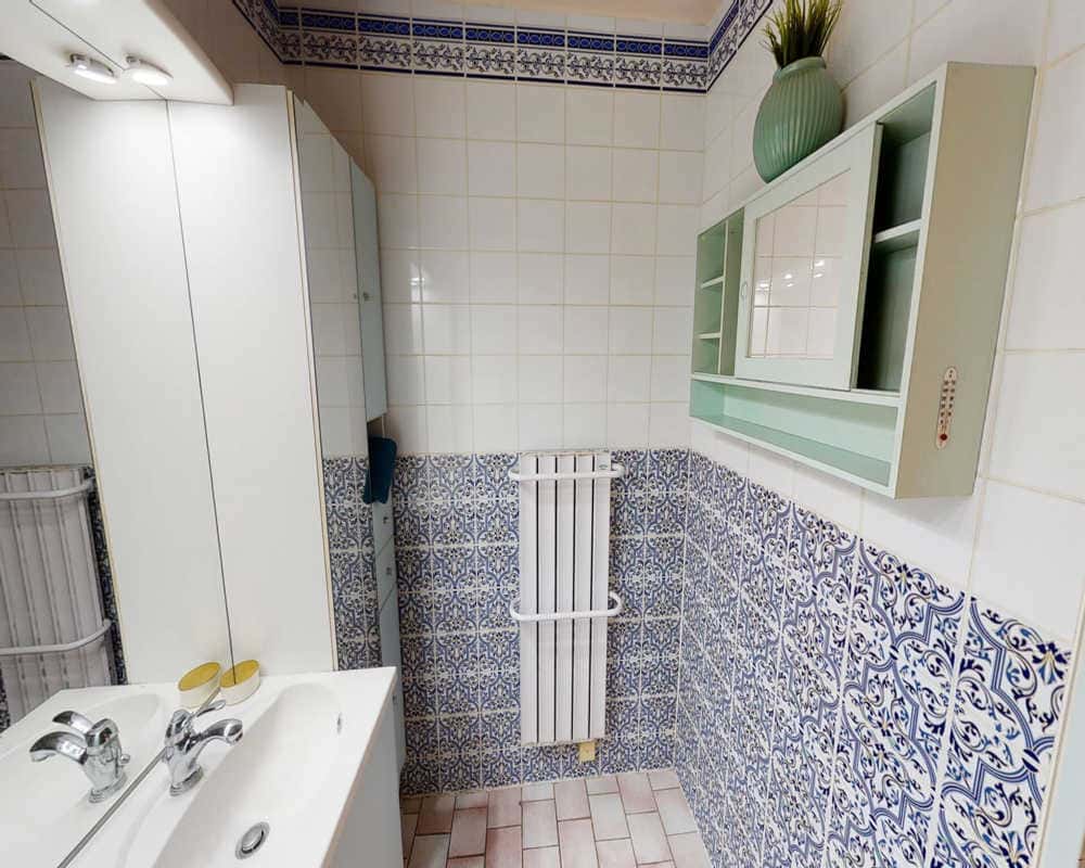 5 Bedrooms - 2 Bathrooms  -  Chambre dans le rue des Trois Pierres  - Gallery -  2