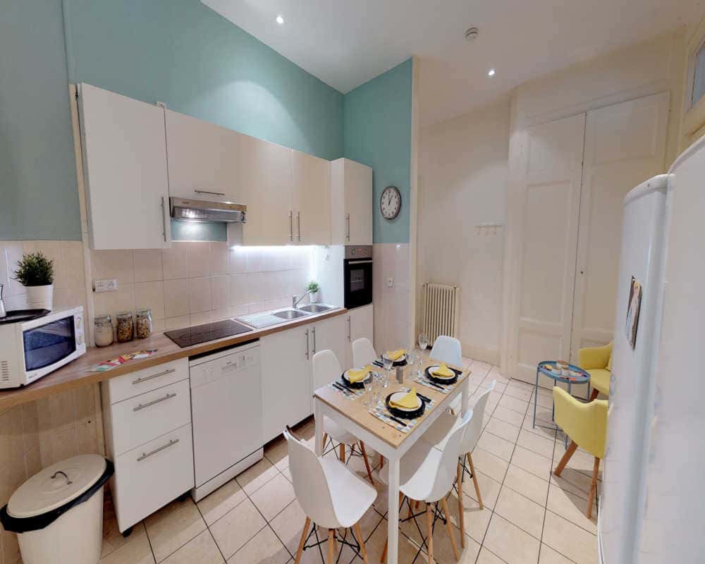4 Bedrooms - 1 Bathroom - 2