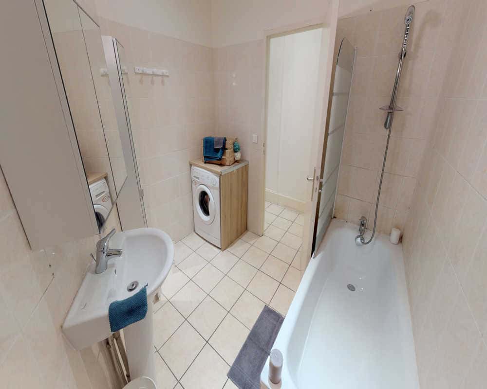 4 Bedrooms - 1 Bathroom - 10