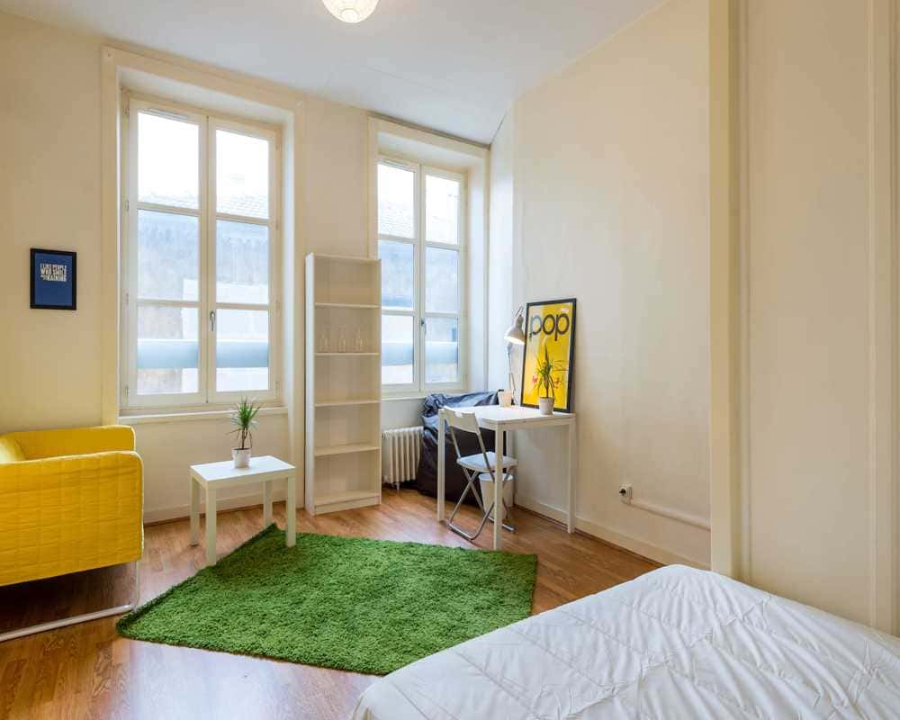 4 Bedrooms - 1 Bathroom - 9