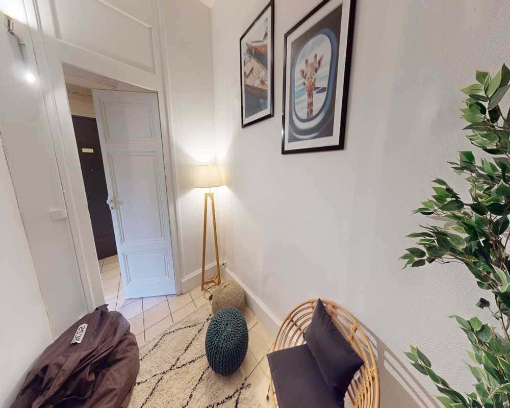4 Bedrooms - 1 Bathroom - 7