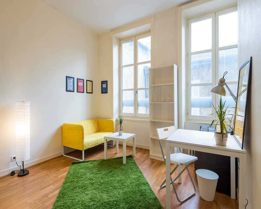 4 Bedrooms - 1 Bathroom - 8