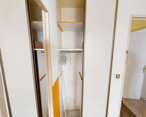 Chambre dans le rue Cavenne