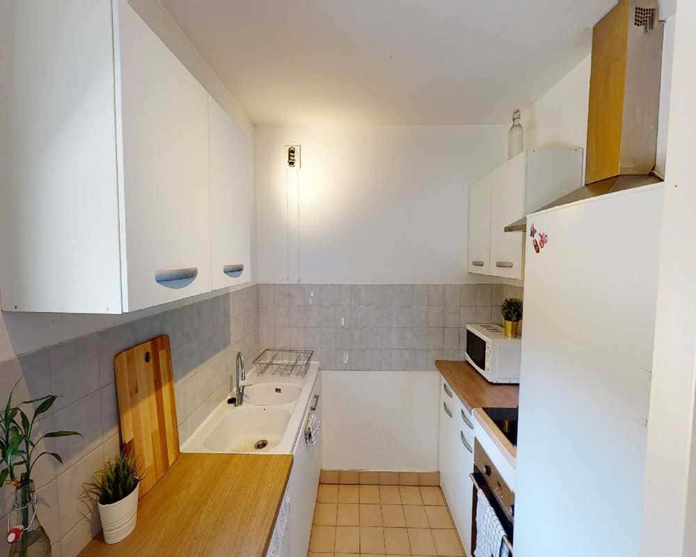 4 Bedrooms - 1 Bathroom - Chambre dans le rue Cavenne - Gallery - 4