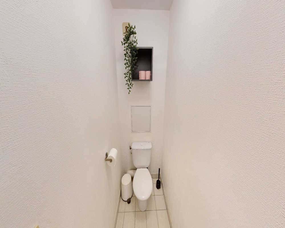  4 Bedrooms - 1 Bathroom  -  Chambre dans le rue Cavenne  - Gallery -  13