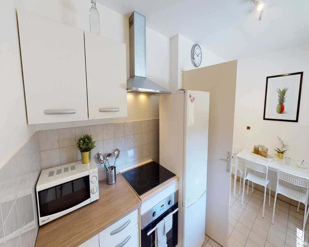 4 Bedrooms - 1 Bathroom - Chambre dans le rue Cavenne - Gallery - 3