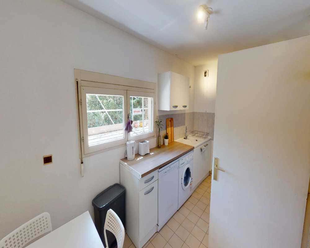  4 Bedrooms - 1 Bathroom  -  Chambre dans le rue Cavenne  - Gallery -  6