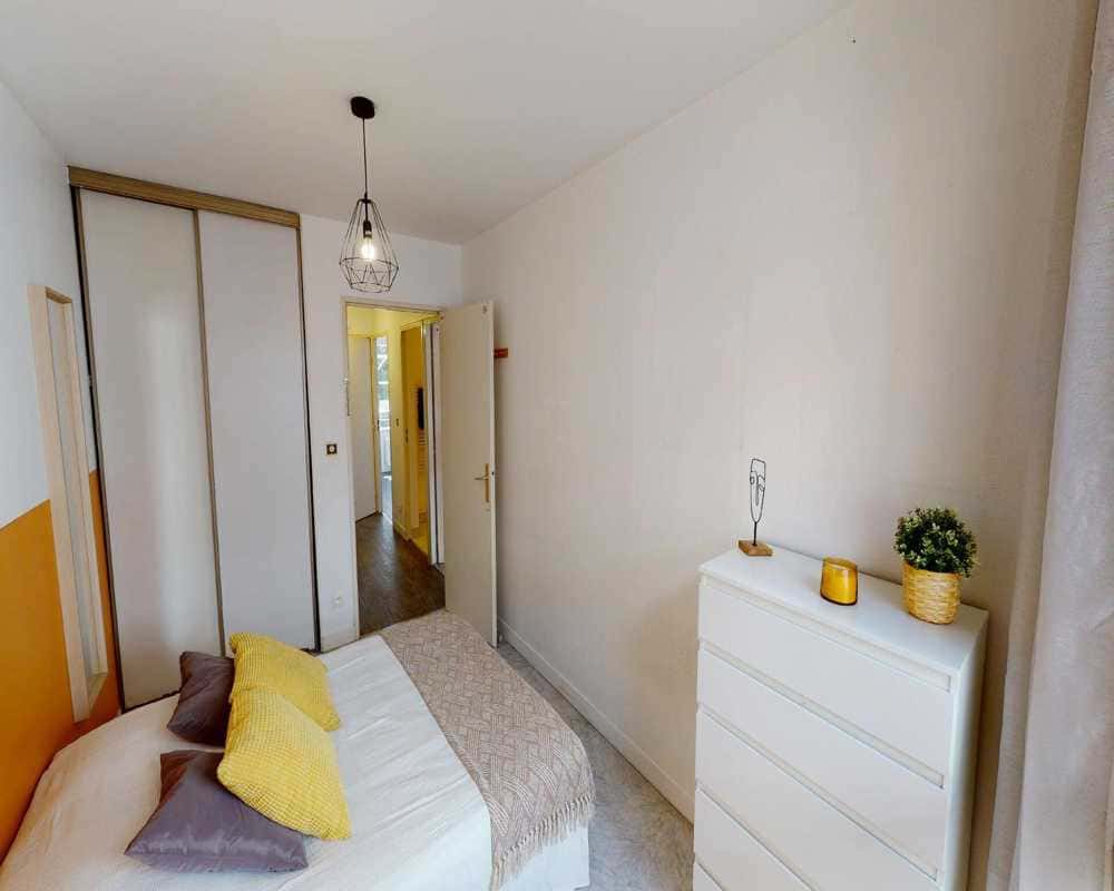 4 Bedrooms - 1 Bathroom - Chambre dans le rue Cavenne - Gallery - 10