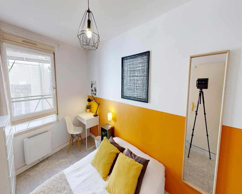  4 Bedrooms - 1 Bathroom  -  Chambre dans le rue Cavenne  - Gallery -  1