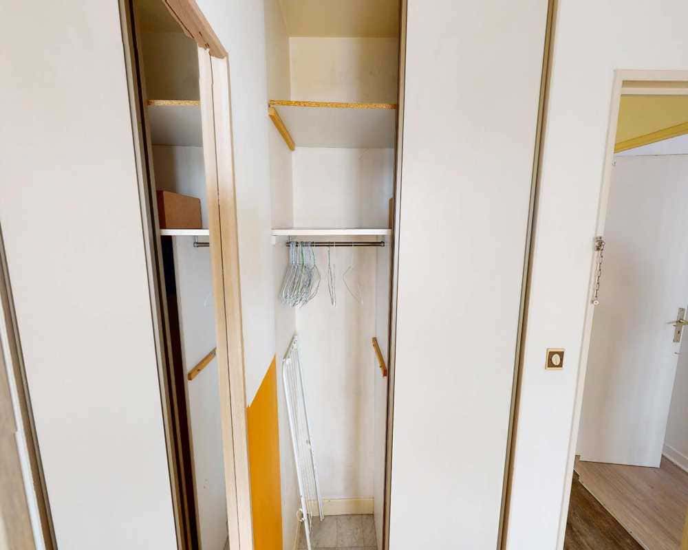  4 Bedrooms - 1 Bathroom  -  Chambre dans le rue Cavenne  - Gallery -  14