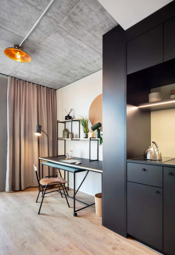 Classic Patio/Balcony 2nd Floor - Long Term