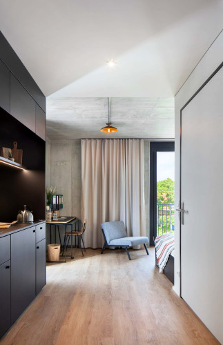 Deluxe balcony 4th floor - Long Term