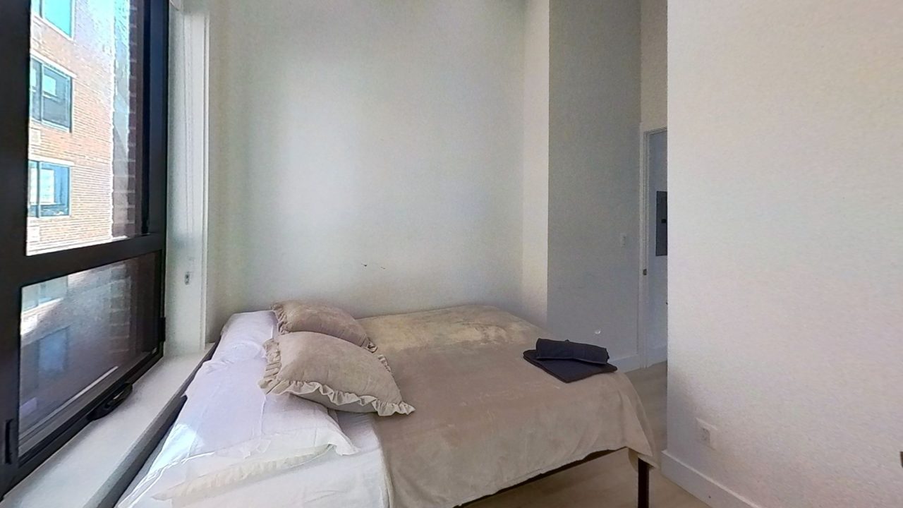  #1907: Dupont Circle - Queen Bedroom A  -  #1907: Dupont Circle  - Gallery -  3