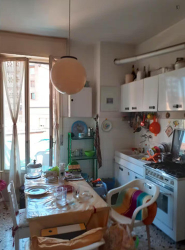 Cozy single bedroom in 4-bedroom apartment in central Bologna