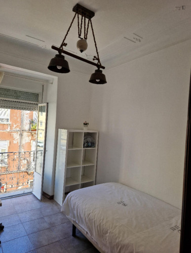 Nice Single Bedroom close to Arroios Market
