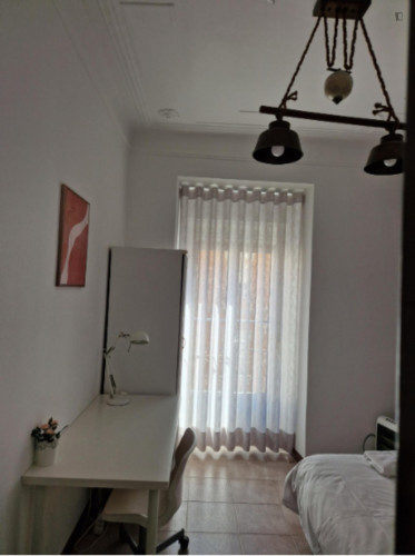 Bright Single Bedroom with a balcony close to Arroios Metro