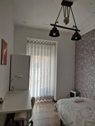 Bright Single Bedroom with a balcony close to Arroios Metro