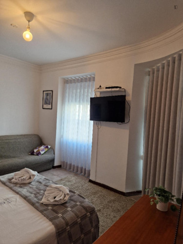 Spacious Double Bedroom close to IST University 