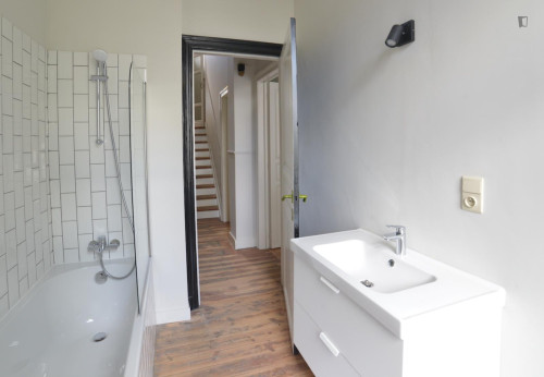 Pleasant double ensuite bedroom in Etterbeek - Gallery - 2