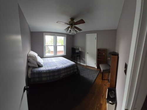 Room in Dearborn Historic District 