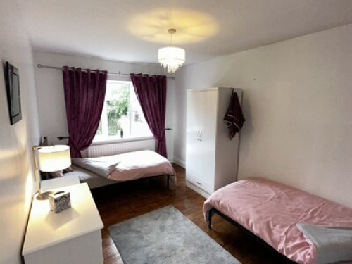 Spacious Home in Desirable Location - Gallery - 9