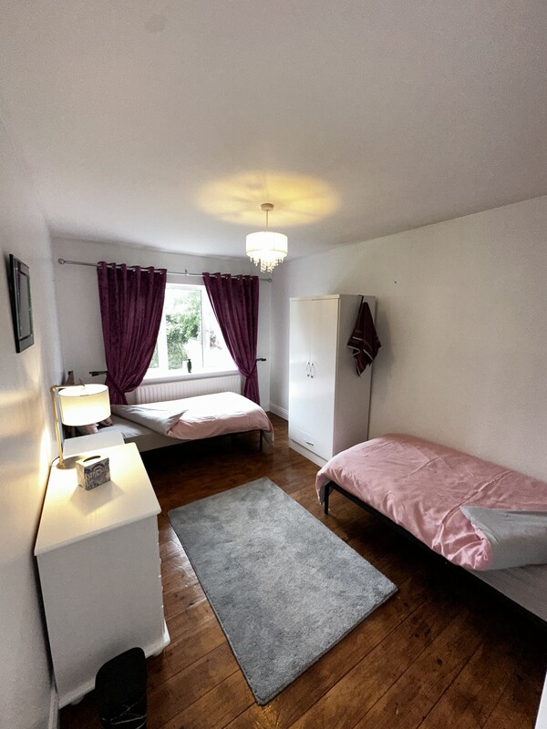  Shared Twin Bedroom (Single Bed)  -  Spacious Home in Desirable Location  - Gallery -  1