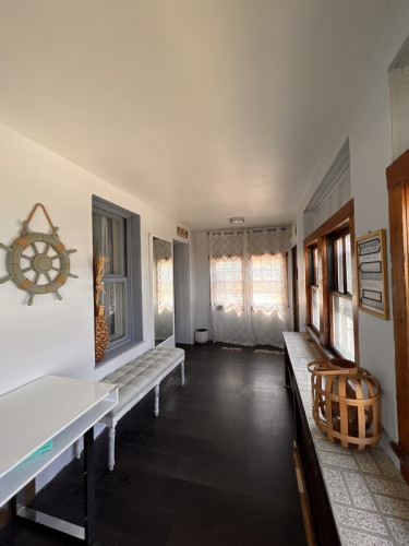 Commuters Dream Location - Gallery - 8