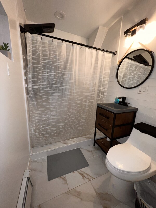  King Bed  -  Commuters Dream Location  - Gallery -  1