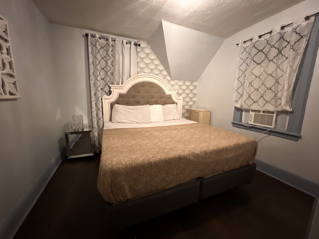  King Bed  -  Commuters Dream Location  - Gallery -  2