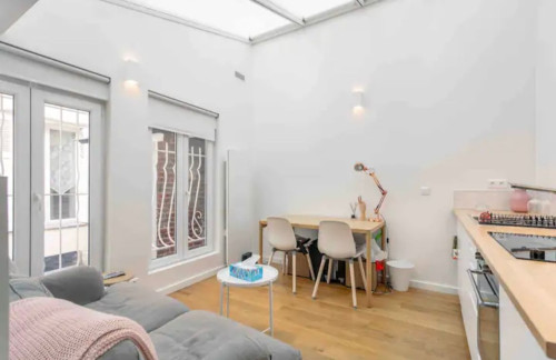 Charming Unique Cottage in a Private Courtyard in the Heart of Paris