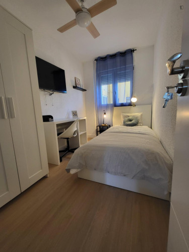 Welcoming single bedroom near Alacant train station