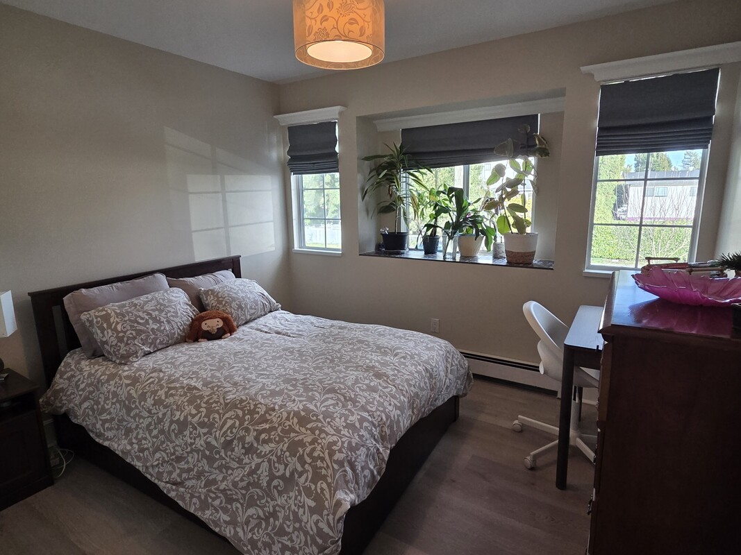  Cozy Private Room In South Burnaby(Full Room)  -  Room in Burnaby near transit  - Gallery -  1