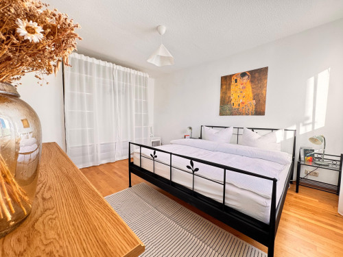 Stylish furnished 2-room apartment (55 m²) with balcony & parking in prime location between university, old town & hospital - Gallery - 7